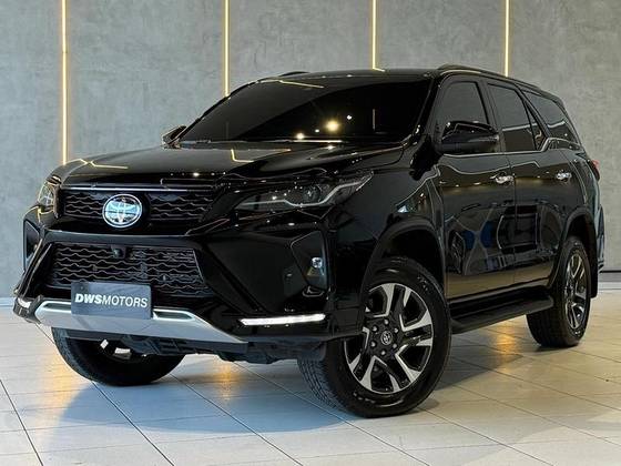 TOYOTA HILUX SW4 2.8 D-4D TURBO DIESEL SRX PLATINUM 7L 4X4 AUTOMÁTICO